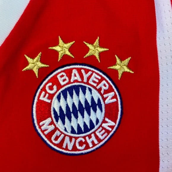 Bayern Munich 17/18 home jersey - Picture 4 of 7
